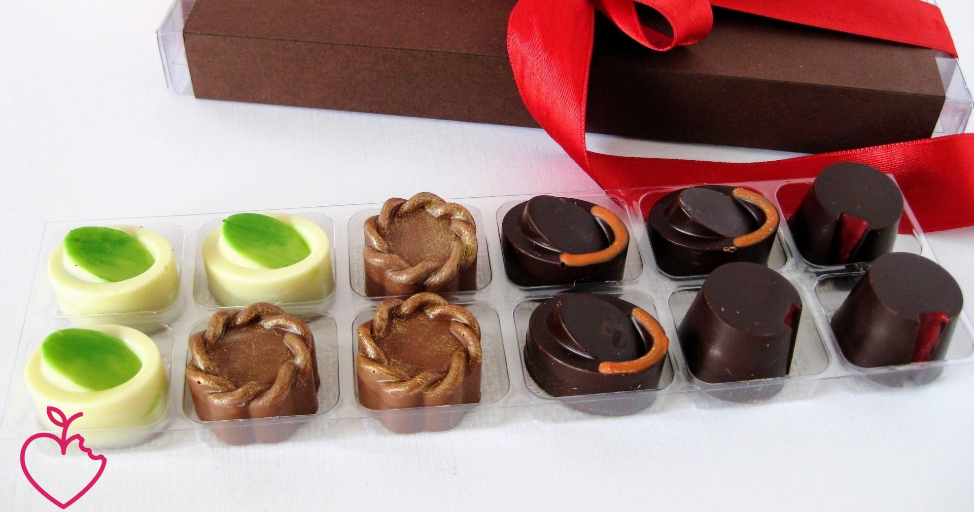 Cioccolatini ai 4 cioccolati ripieni per Natale