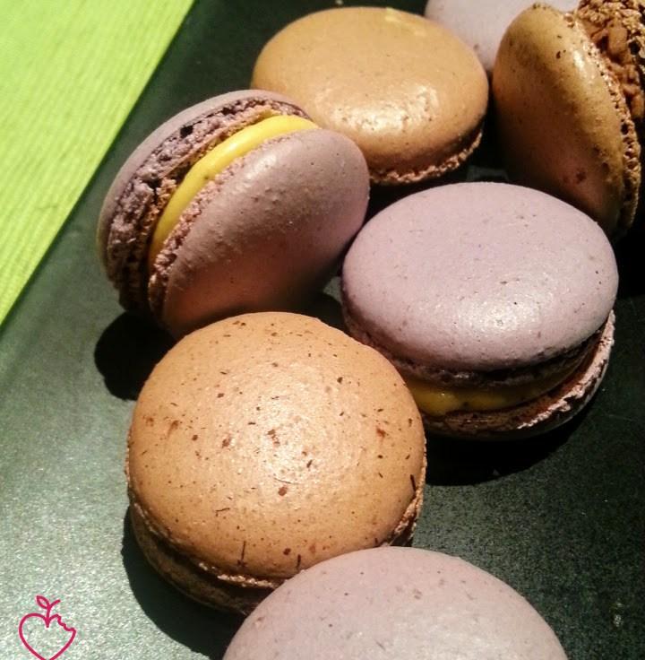 Macarons cioccolato e caffè e frutto della passione