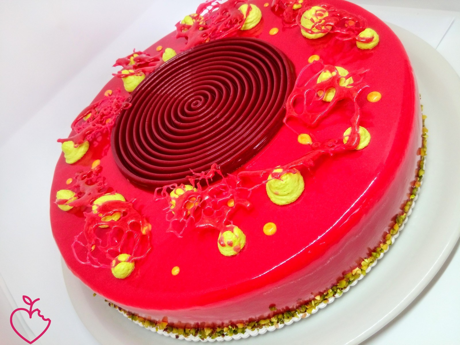 Torta Optical Fluo, lamponi pistacchio e lime