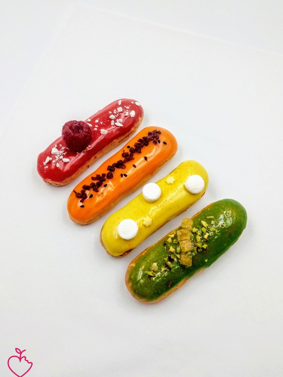 Eclairs lampone, frutto della passione, lime/yuzu e pistacchio/arancia