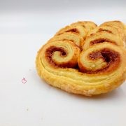 Ventagli di sfoglia al pralinato di nocciole home made